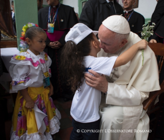 11-Apostolische Reise nach Kolumbien: Besuch des Kinderheims "Hogar San José"