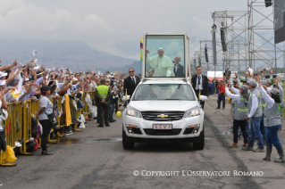 4-Voyage apostolique en Colombie : Messe &#xe0; l'A&#xe9;roport Enrique Olaya Herrera de Medell&#xed;n