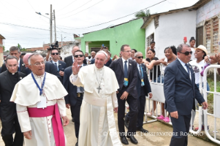 11-Viaggio Apostolico in Colombia: Benedizione della prima pietra delle case per i senzatetto e dell&#x2019;Opera Talitha Qum  