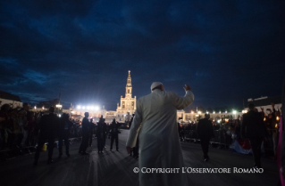 14-Pilgerreise nach Fatima: Segnung der Kerzen