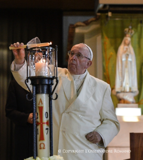 25-Pilgrimage to F&#xe1;tima: Blessing of the candles