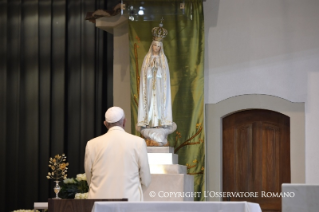 5-Pilgrimage to F&#xe1;tima: Blessing of the candles
