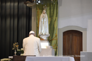 6-Pilgrimage to F&#xe1;tima: Blessing of the candles
