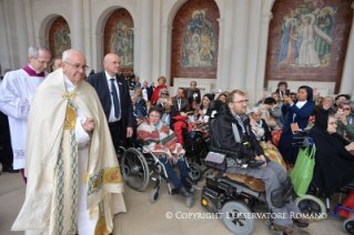 6-Pilgrimage to F&#xe1;tima: Greeting of the Holy Father to the sick 