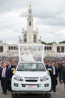 27-Pilgrimage to F&#xe1;tima: Holy Mass