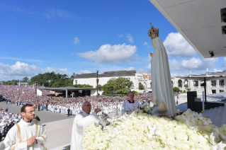 13-Peregrinación a Fátima: Santa Misa con el rito de canonización de los beatos Francisco y Jacinta Marto 