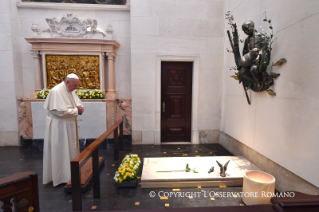 0-Peregrinación a Fátima: Santa Misa con el rito de canonización de los beatos Francisco y Jacinta Marto 