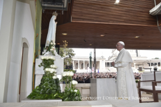 20-Pilgrimage to F&#xe1;tima: Prayer during the visit at the Chapel of the Apparitions