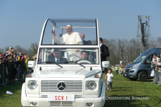 9-Pastoralbesuch: Eucharistiefeier im Monza-Park