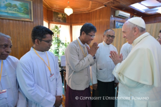 1-Viagem Apostólica a Myanmar: Encontro com os líderes religiosos 