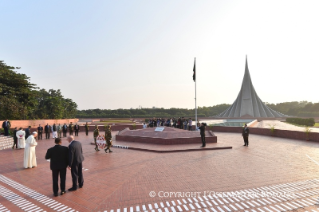 14-Apostolic Journey to Bangladesh: Visit to the National Martyr’s Memorial of Savar, Homage to the Father of the Nation in Bangabandhu Memorial Museum and signing of the Book of Honour