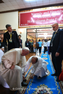 6-Viaggio Apostolico in Myanmar: Incontro con il Consiglio Supremo &#x201c;Sangha&#x201d; dei Monaci buddisti