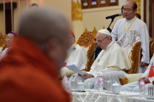 16-Viaje apostólico a Myanmar: Encuentro con el Consejo Supremo de la Sangha de los monjes budistas
