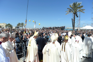 3-Visita pastoral a Molfetta, Bari: Concelebración eucarística
