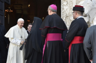 7-Patoral Visit to Bari: The Holy Father receives the Patriarchs. They descend into the crypt of the Basilica for the veneration of the relics of Saint Nicholas