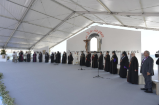 10-Patoral Visit to Bari: Prayer meeting