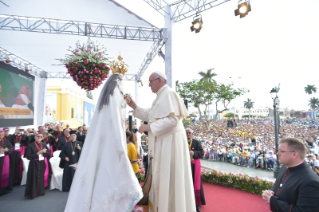 12-Voyage apostolique au P&#xe9;rou : Celebration mariale en l'honneur de la Vierge de la Porte