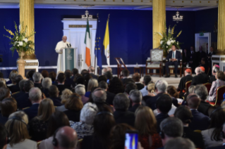 2-Viaggio Apostolico in Irlanda: Incontro con le Autorit&#xe0;, la Societ&#xe0; civile e il Corpo Diplomatico  