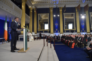 9-Viaje apostólico a Irlanda: Encuentro con las autoridades, la sociedad civil y el cuerpo diplomático