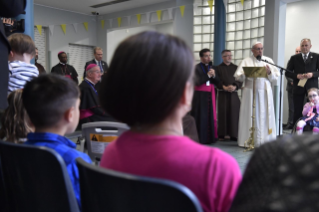 8-Apostolic Visit to Ireland: Visit to the day centre for homeless families of the capuchin fathers