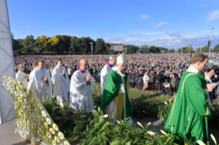 4-Apostolic Journey to Lithuania: Holy Mass  