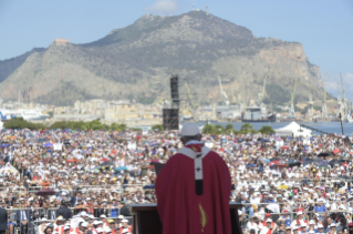 31-Visita pastoral a la diócesis de Palermo: Santa Misa en la memoria litúrgica del beato Pino Puglisi