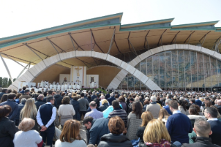 16-Pastoralbesuch in San Giovanni Rotondo: Eucharistische Konzelebration