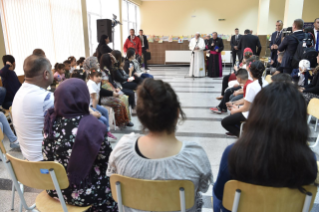 1-Voyage apostolique en Bulgarie : Visite du Saint-Père au Centre de réfugiés « Vrazhdebna »