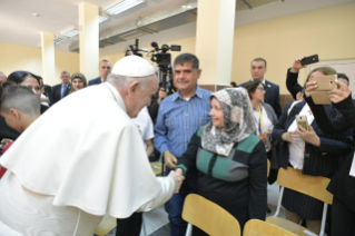 5-Voyage apostolique en Bulgarie : Visite du Saint-Père au Centre de réfugiés « Vrazhdebna »