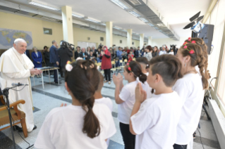 8-Voyage apostolique en Bulgarie : Visite du Saint-Père au Centre de réfugiés « Vrazhdebna »