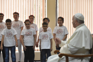 18-Voyage apostolique en Bulgarie : Visite du Saint-Père au Centre de réfugiés « Vrazhdebna »