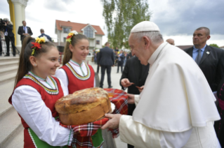 1-Apostolic Journey to Bulgaria: Meeting with the Catholic Community