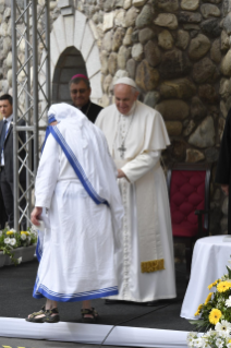 3-Viagem Apostólica à Macedônia do Norte: Visita ao Memorial Madre Teresa com a presença de religiosos e encontro com os pobres  