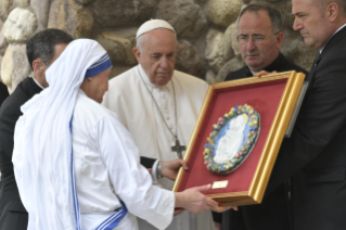 2-Viagem Apostólica à Macedônia do Norte: Visita ao Memorial Madre Teresa com a presença de religiosos e encontro com os pobres  