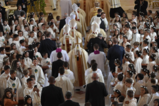 5-Voyage apostolique en Bulgarie : Messe et premières communions
