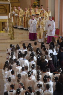 1-Voyage apostolique en Bulgarie : Messe et premières communions
