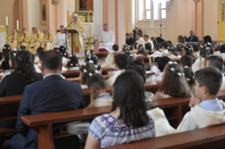 9-Voyage apostolique en Bulgarie : Messe et premières communions