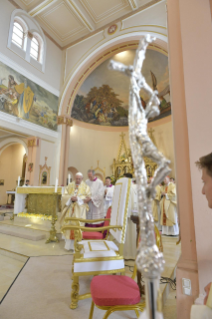 15-Voyage apostolique en Bulgarie : Messe et premières communions