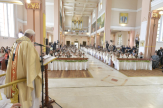 18-Viaggio Apostolico in Bulgaria: Santa Messa con le prime Comunioni  