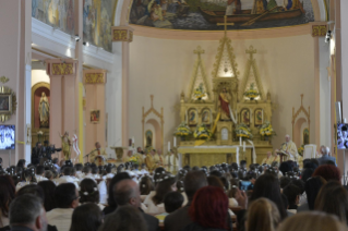 19-Voyage apostolique en Bulgarie : Messe et premières communions