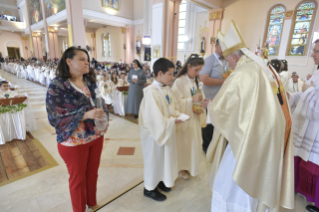 23-Voyage apostolique en Bulgarie : Messe et premières communions