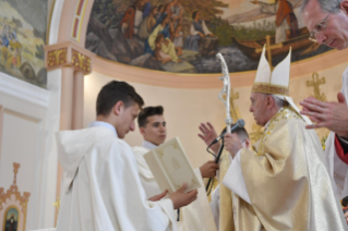 27-Voyage apostolique en Bulgarie : Messe et premières communions