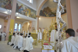 28-Voyage apostolique en Bulgarie : Messe et premières communions