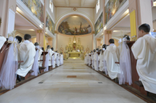 30-Voyage apostolique en Bulgarie : Messe et premières communions