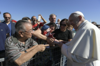 5-Visita del Santo Padre alle zone terremotate della Diocesi di Camerino-Sanseverino Marche: Saluto agli abitanti