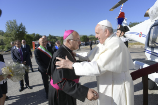 4-Visita del Santo Padre alle zone terremotate della Diocesi di Camerino-Sanseverino Marche: Saluto agli abitanti