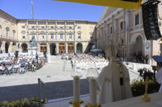 8-Visita à Diocese de Camerino-Sanseverino Marche atingida pelo terremoto: Celebração da Santa Missa 