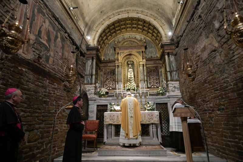 Misa del Papa en la Gruta de Loreto