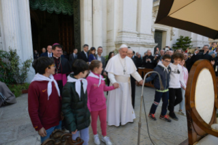 1-Visit to Loreto: Meeting with the faithful