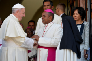 16-Apostolische Reise nach Madagaskar: Mittagshore im Kloster der Unbeschuhten Karmelitinnen 